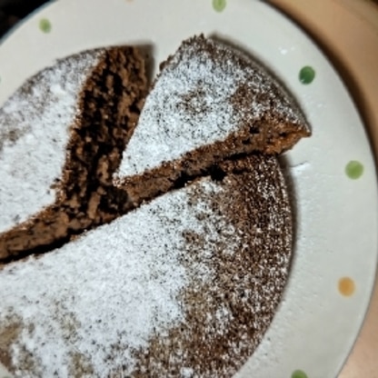 初めての炊飯器ケーキでした。
３回目にココアを入れてチョコ風にしてみました。
この簡単レシピがとてもありがたかったです。